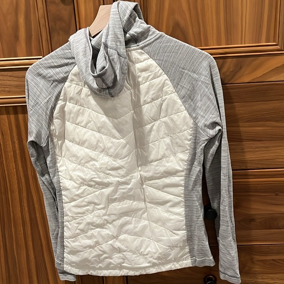 Smartwool women’s jacket. Hooded. Lightweight. Size Small. - Picture 6 of 10